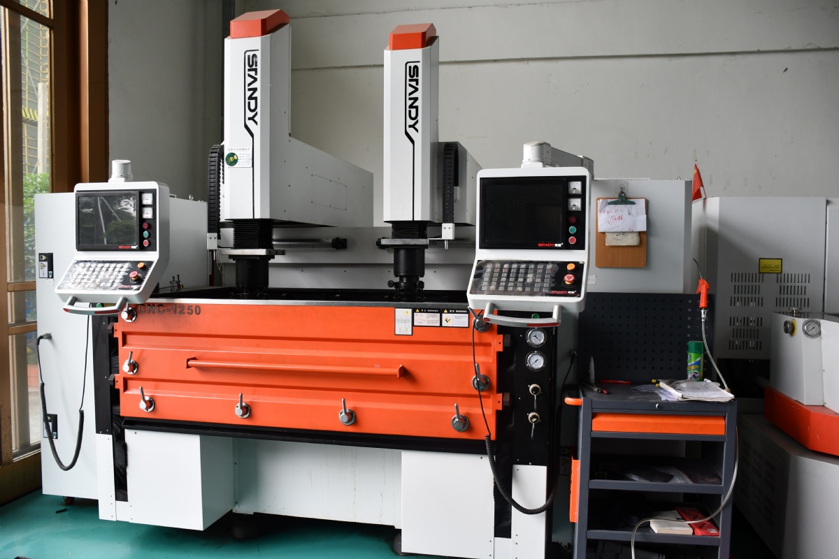 三軸火花機CNC1250